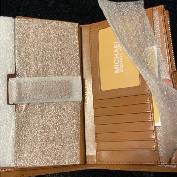 Michael Kors clementine Jet Set Smartphone Wristlet - Picture 4 of 6